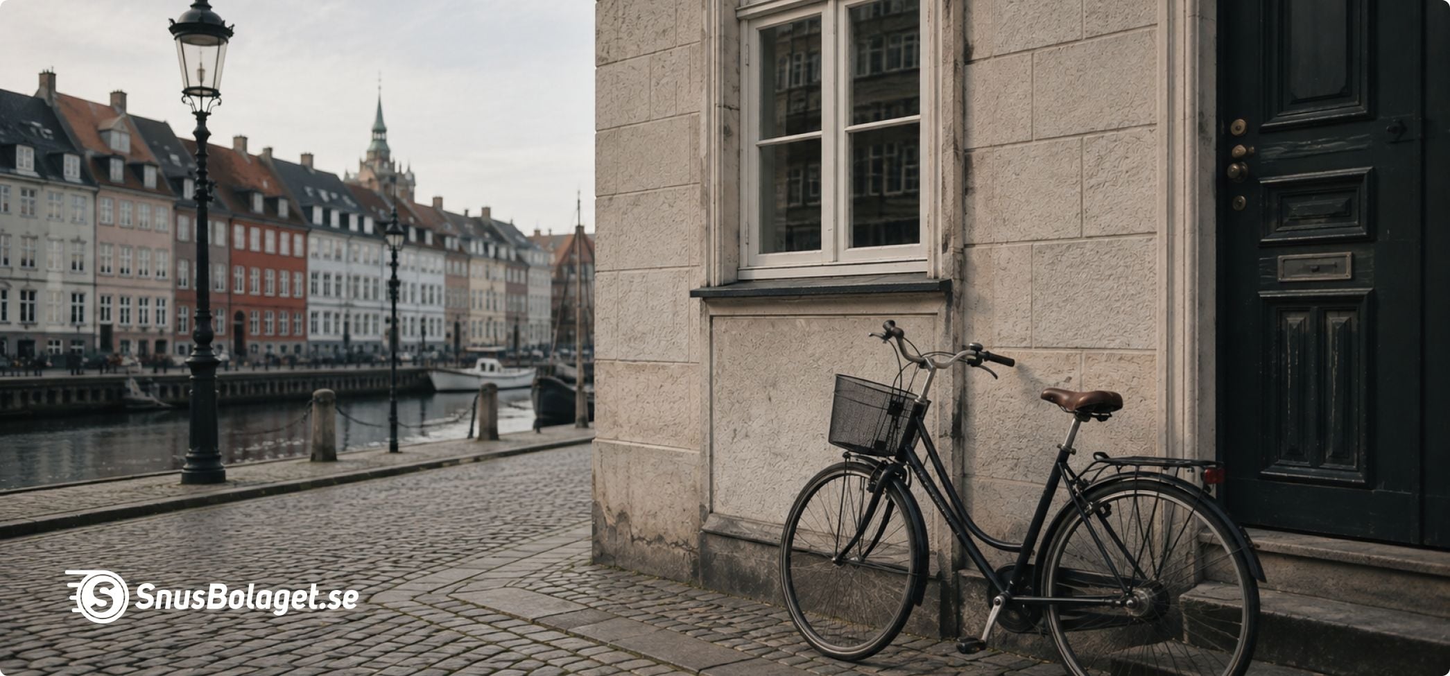 Bild på Köpenhamn med cykel och arkitektur